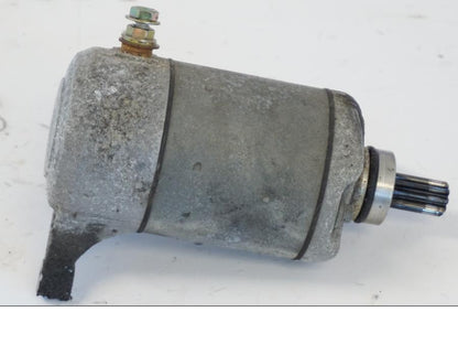 Framsidan på Startmotor från en Yamaha YZF 1000 R -1997 motorcykel.