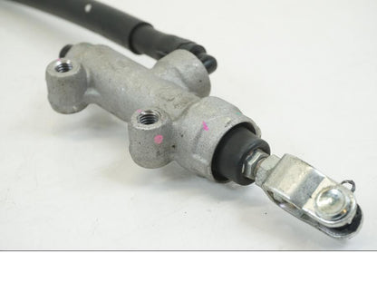 Höger sida på Bromshuvudcylinder från en Kawasaki ER-6F -2016 motorcykel.