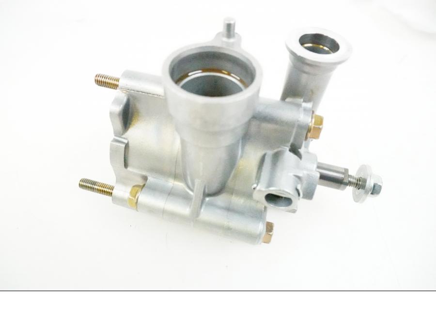 Höger sida på Oljepump från en Honda VFR 800 -2005 motorcykel.