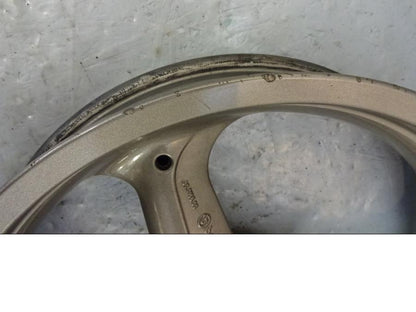 Höger sida på Fälg från en Ducati ST2 -2001 motorcykel.