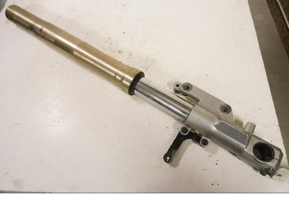 Framsidan på Gaffelben från en Kawasaki ZX-12R -2000 motorcykel.