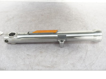 Snett nerifrån på Gaffelben från en H-D Dyna Super Glide FXDCI -2005 motorcykel.