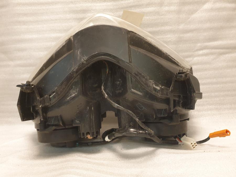 Extrabild1 på Strålkastare från en Honda CBR 125 R -2004 motorcykel.