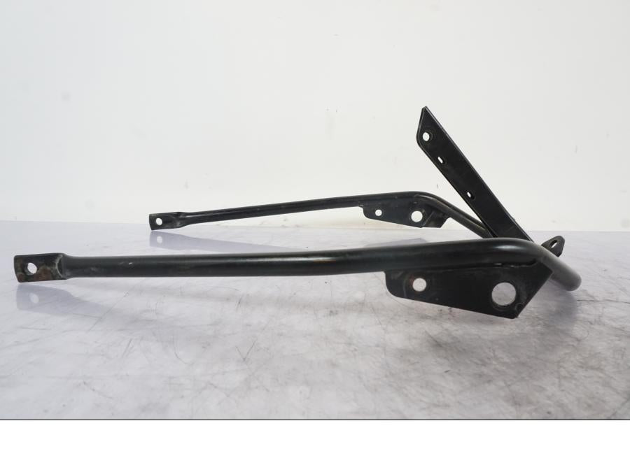 Baksidan på Toppkåpstag från en BMW R 1150 GS -2002 motorcykel.