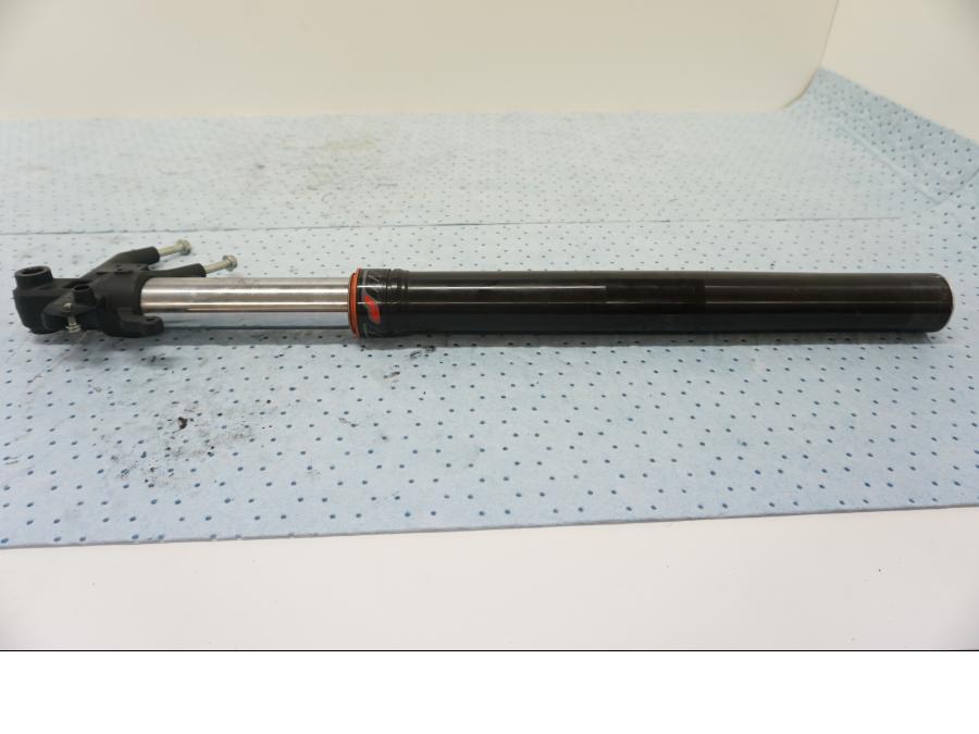 Baksidan på Gaffelben från en KTM 125 Duke -2017 motorcykel.