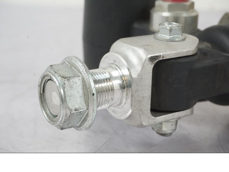 Snett uppifrån på Stötdämpare från en Suzuki GSX-R 750 -2006 motorcykel.