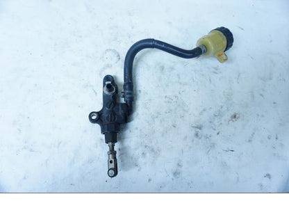 Framsidan på Bromshuvudcylinder från en Yamaha YZF 1000 R1 -2002 motorcykel.