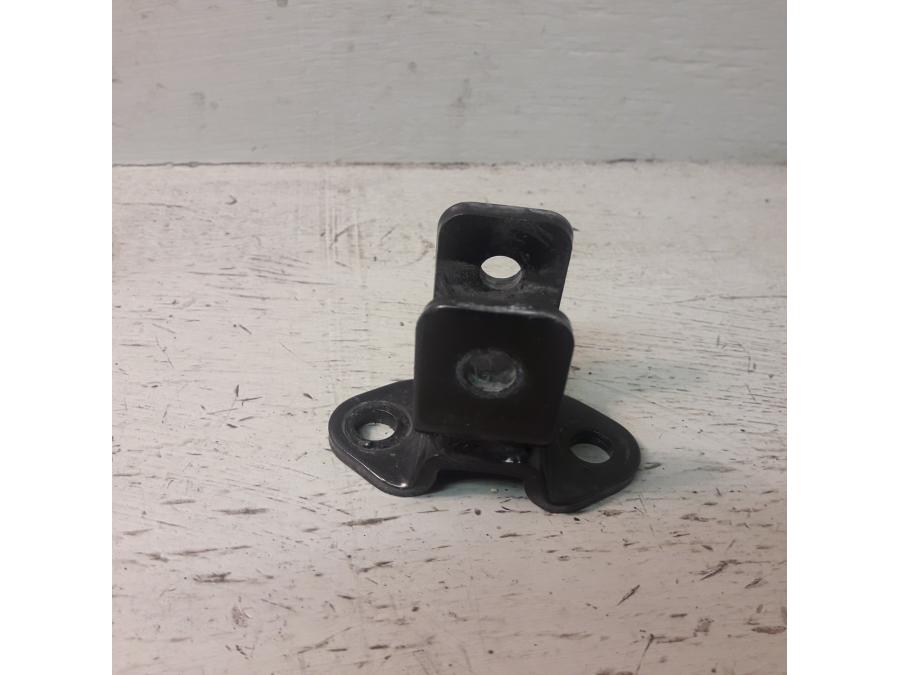 Framsidan på Fotpinnefäste från en Kawasaki VN 900 -2007 motorcykel.