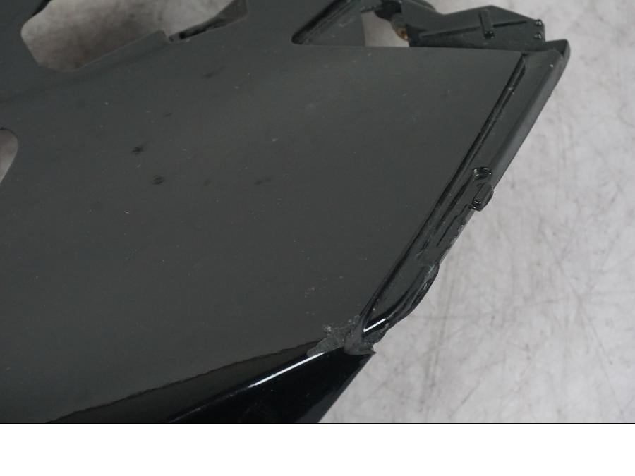 Snett nerifrån på Toppkåpa från en BMW K 1600 GTL -2015 motorcykel.