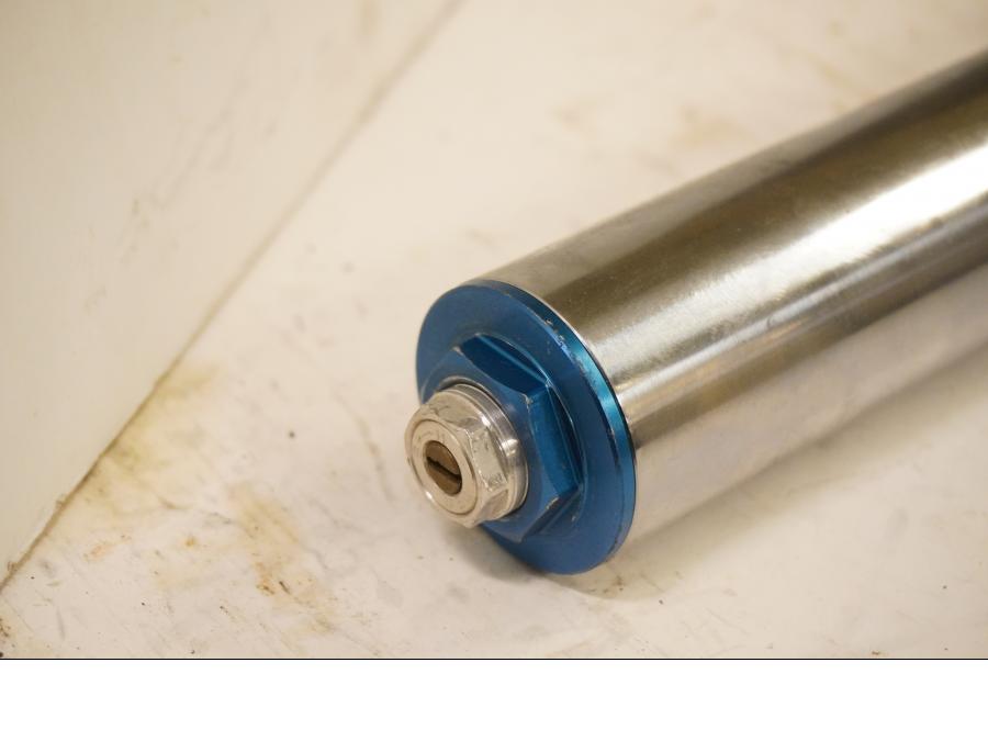 Snett uppifrån på Gaffelben från en Kawasaki ZX-9R -1998 motorcykel.