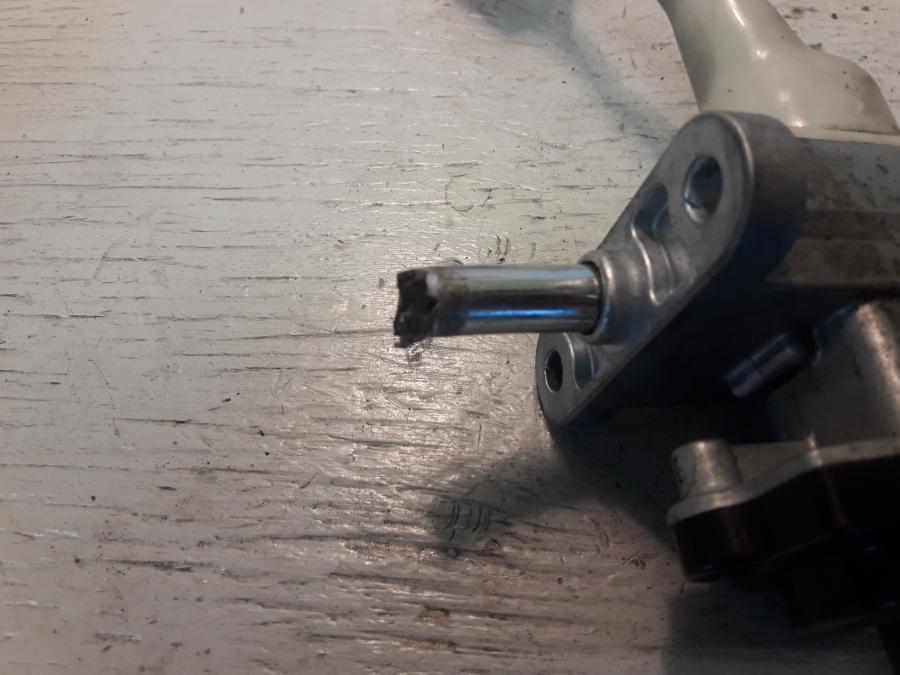 Baksidan på Låssats från en Yamaha Cygnus -2007 motorcykel.