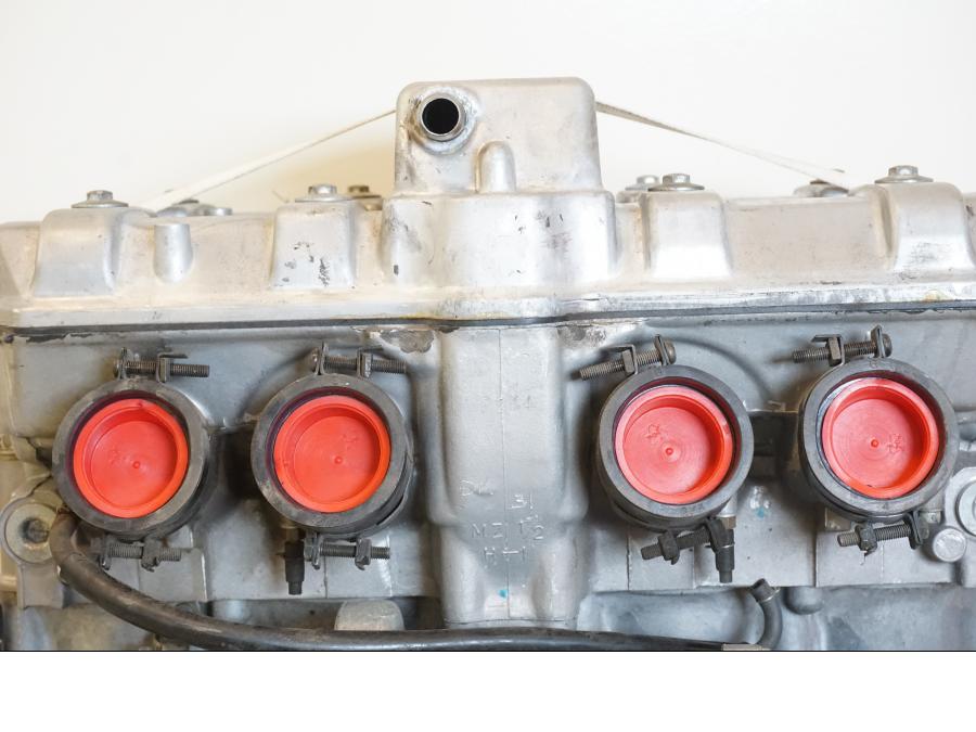 Vänster sida på Motor från en Honda CBR 1000 F -1999 motorcykel.