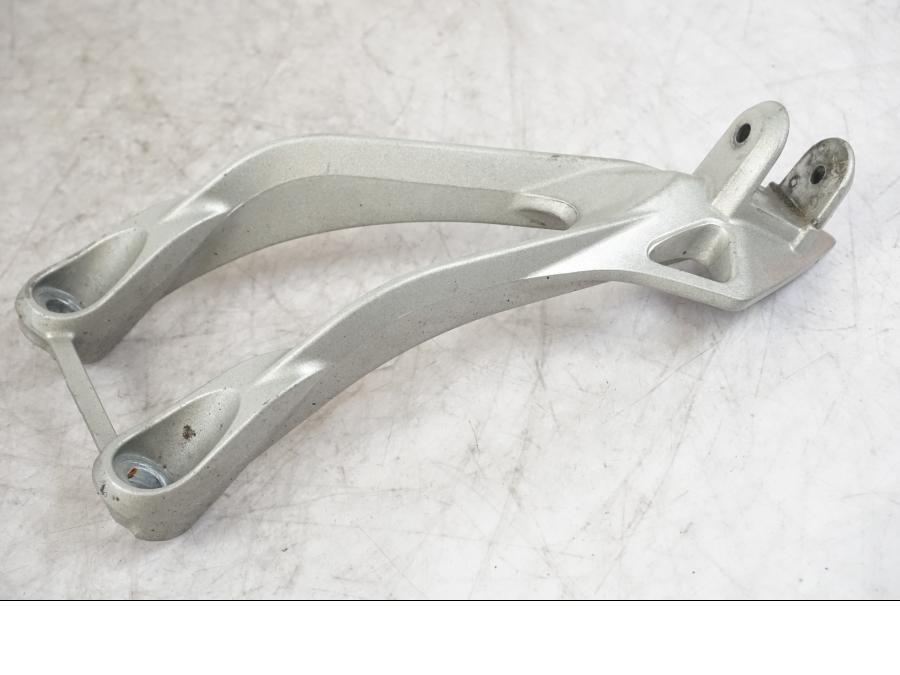 Höger sida på Fotpinnefäste från en Kawasaki ZX-6R -2006 motorcykel.