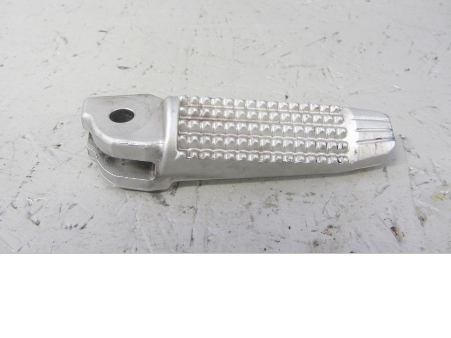 Framsidan på Fotpinne från en BMW F 800 R -2012 motorcykel.