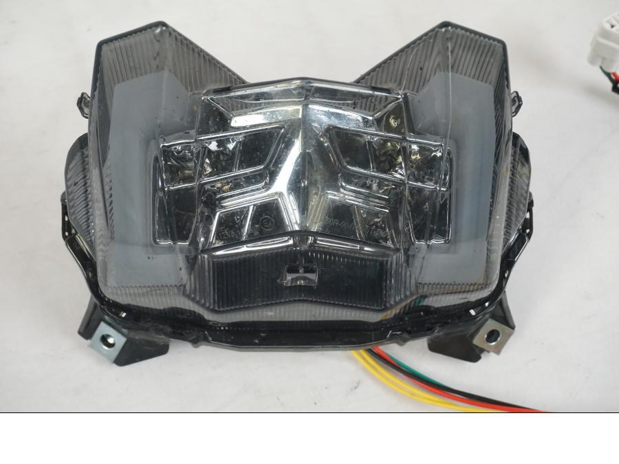 Vänster sida på Baklampa från en Yamaha MT-09 -2019 motorcykel.