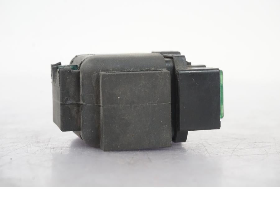 Höger sida på Startrelä från en Honda NT 650 V -2002 motorcykel.