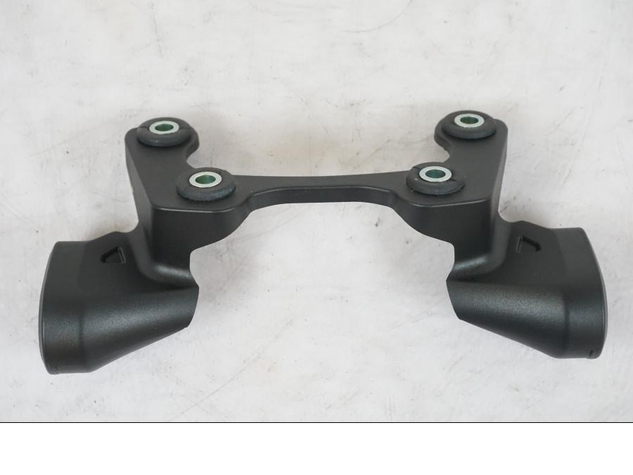 Framsidan på Blinkersfäste från en Yamaha MT-09 -2019 motorcykel.