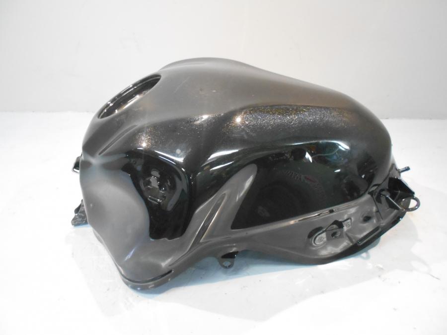 Framsidan på Bensintank från en Kawasaki Z 900 -2017 motorcykel.