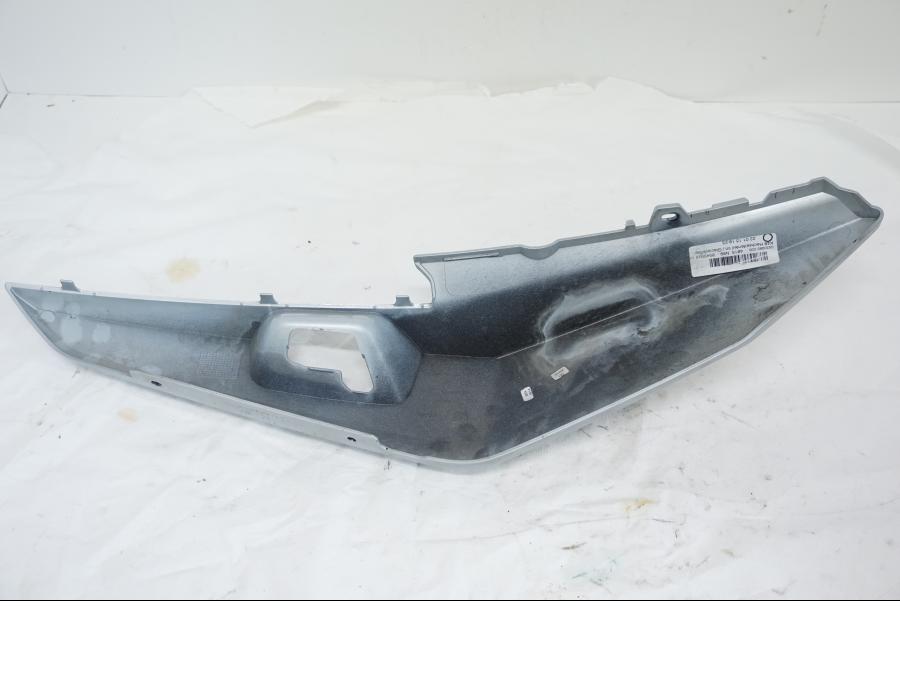 Höger sida på Sidopanel från en BMW K 1600 -2015 motorcykel.