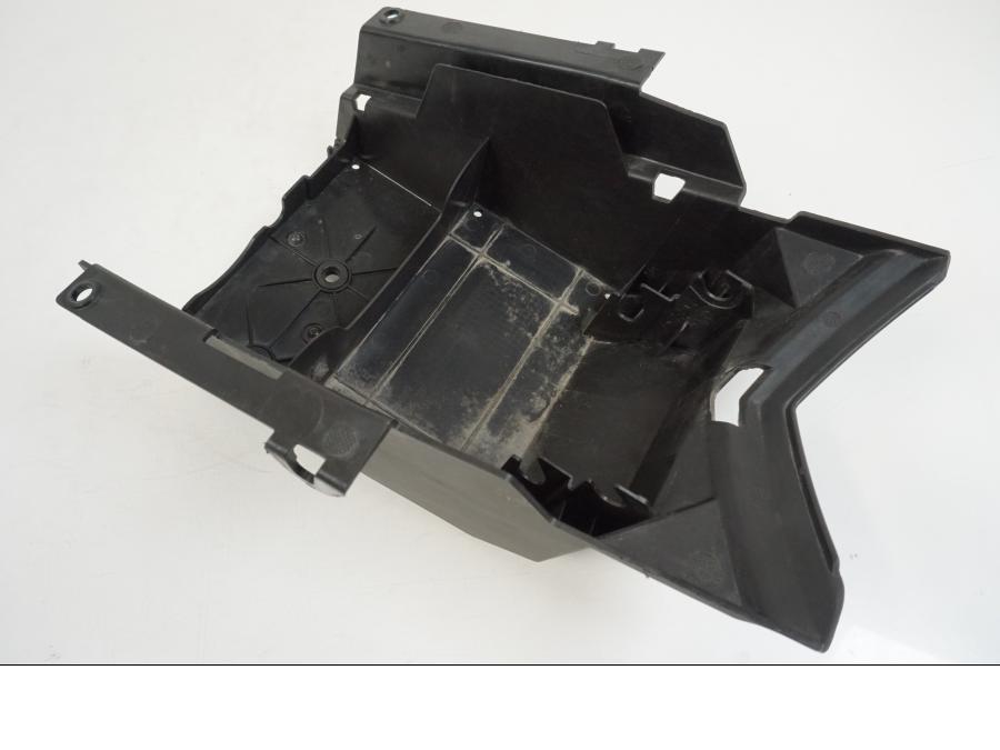 Extrabild2 på Batterikåpa från en BMW S 1000 R -2019 motorcykel.