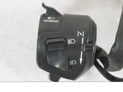 Höger sida på Styrelreglage från en Honda NT 650 V -2002 motorcykel.