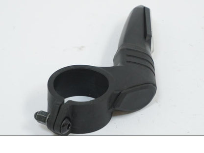 Snett nerifrån på Blinkers från en Honda CB 650 R -2019 motorcykel.