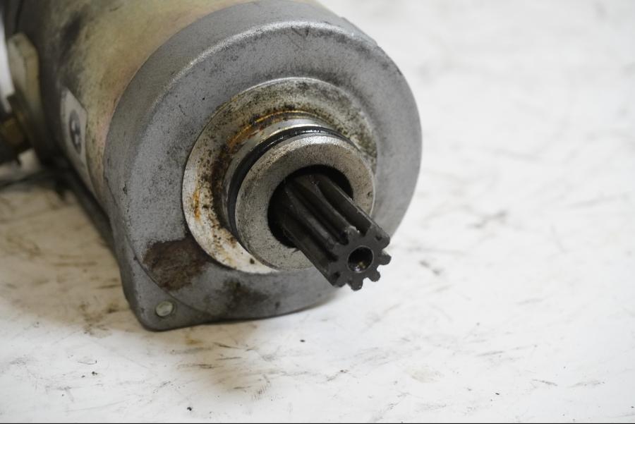 Baksidan på Startmotor från en BMW K 1200 LT -2004 motorcykel.