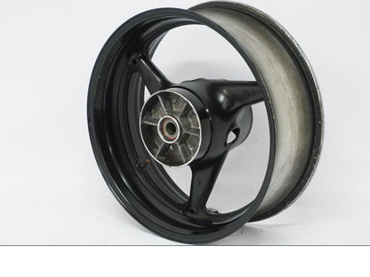 Höger sida på Fälg från en Honda CBR 900 RR -2002 motorcykel.