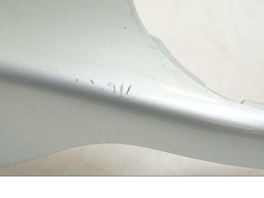 Höger sida på Bakvinge från en BMW F 650 CS -2003 motorcykel.