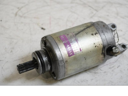 Framsidan på Startmotor från en Suzuki GSX-R 600 -1998 motorcykel.