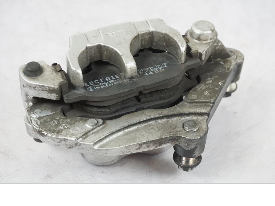 Vänster sida på Bromsok från en Yamaha XVS 1100 -2000 motorcykel.