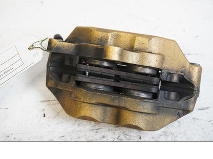 Baksidan på Bromsok från en Honda CBR 900 RR -2002 motorcykel.