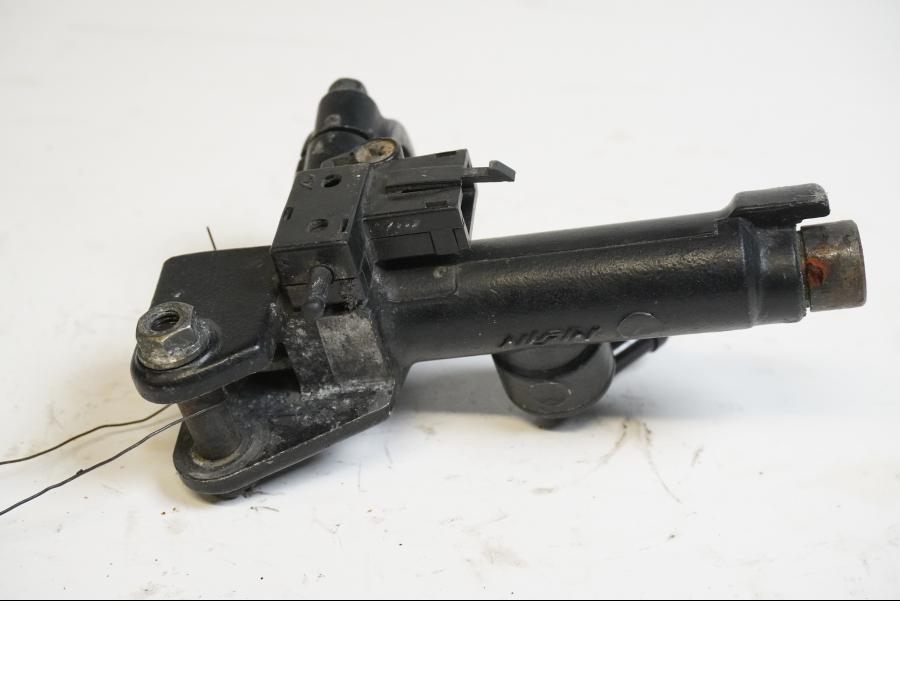 Baksidan på Kopplingshuvudcylinder från en Kawasaki ZXR 750 -1993 motorcykel.