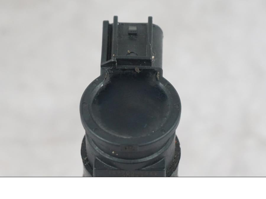 Snett nerifrån på Tändspole från en KTM 1290 Super Duke R -2022 motorcykel.