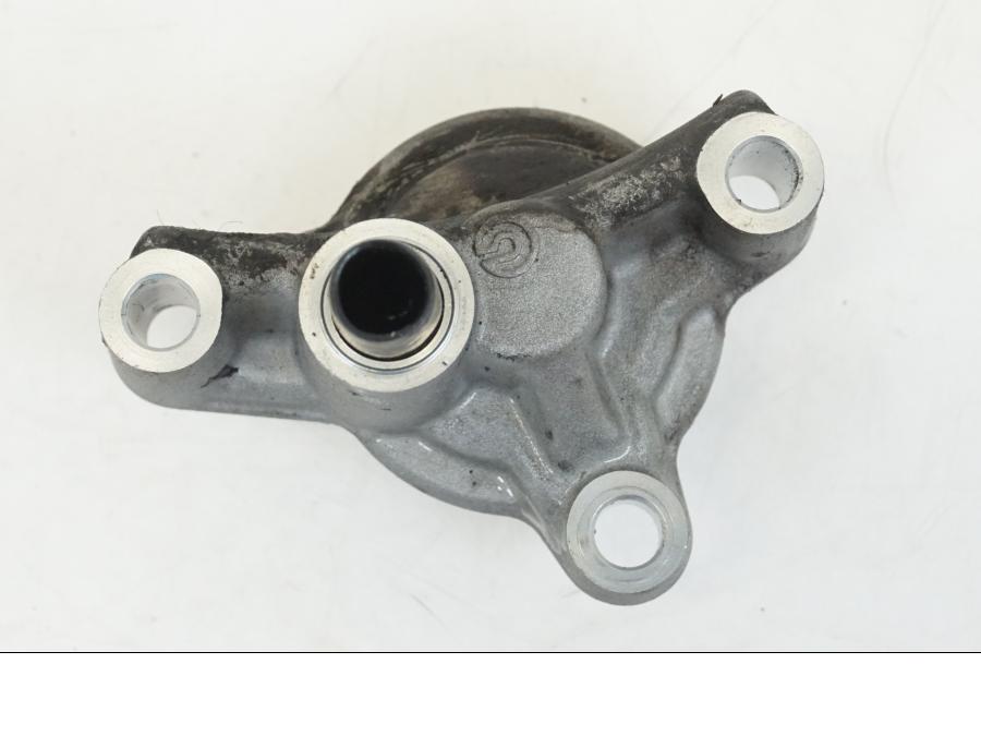 Baksidan på Kopplingslavcylinder från en Ducati Streetfighter V4 -2020 motorcykel.