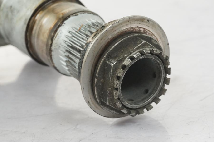 Vänster sida på Axel från en KTM 1290 Super Duke R -2018 motorcykel.