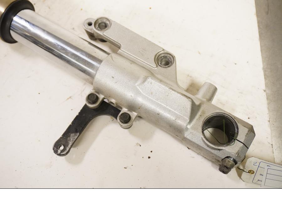 Baksidan på Gaffelben från en Kawasaki ZX-12R -2000 motorcykel.