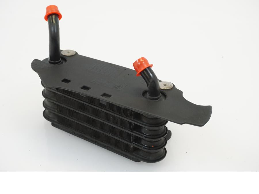 Vänster sida på Oljekyl från en BMW R 1150 R -2002 motorcykel.