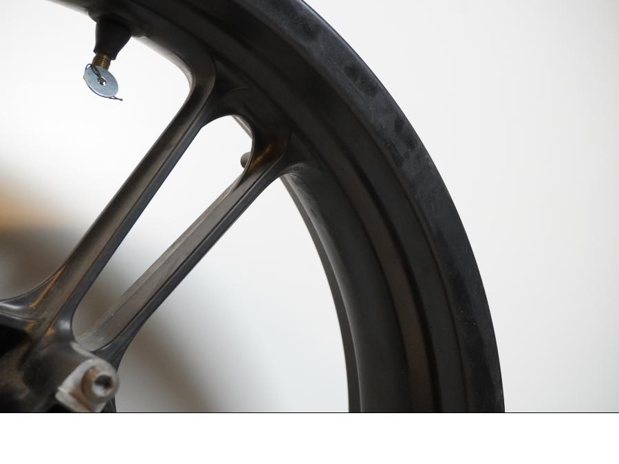 Extrabild3 på Fälg från en Yamaha YZF-R 125 -2008 motorcykel.