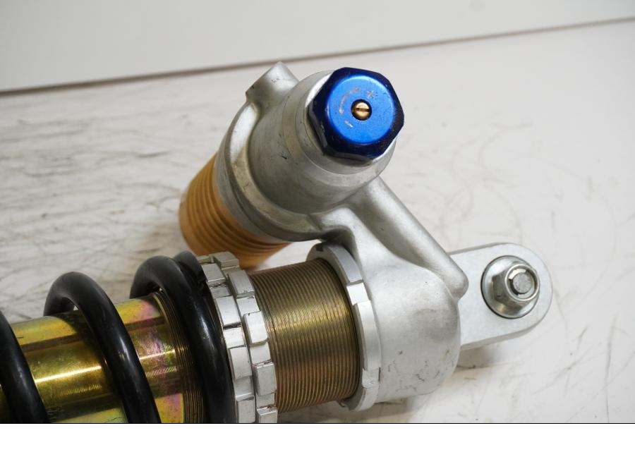 Snett uppifrån på Stötdämpare från en Aprilia SXV 550 -2008 motorcykel.