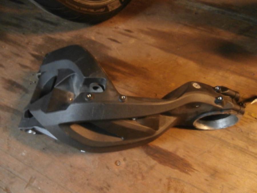 Framsidan på Sving från en Ducati Multistrada 1200 -2014 motorcykel.