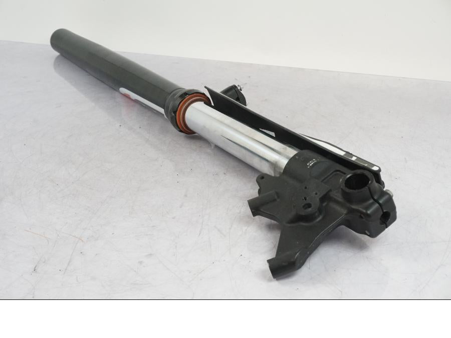 Höger sida på Gaffelben från en KTM 690 SMCR -2020 motorcykel.