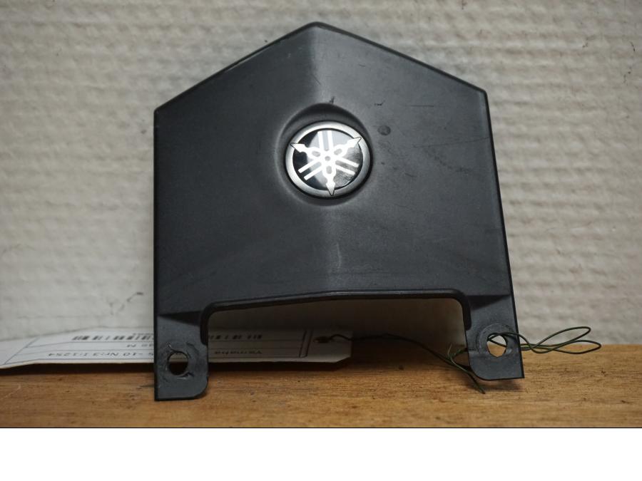 Framsidan på Bakvinge från en Yamaha YZF-R 125 -2010 motorcykel.