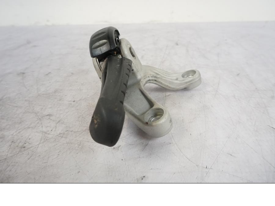 Snett uppifrån på Fotpinne från en KTM 690 Duke -2014 motorcykel.