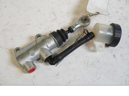 Framsidan på Bromshuvudcylinder från en KTM 990 Super Duke -2010 motorcykel.