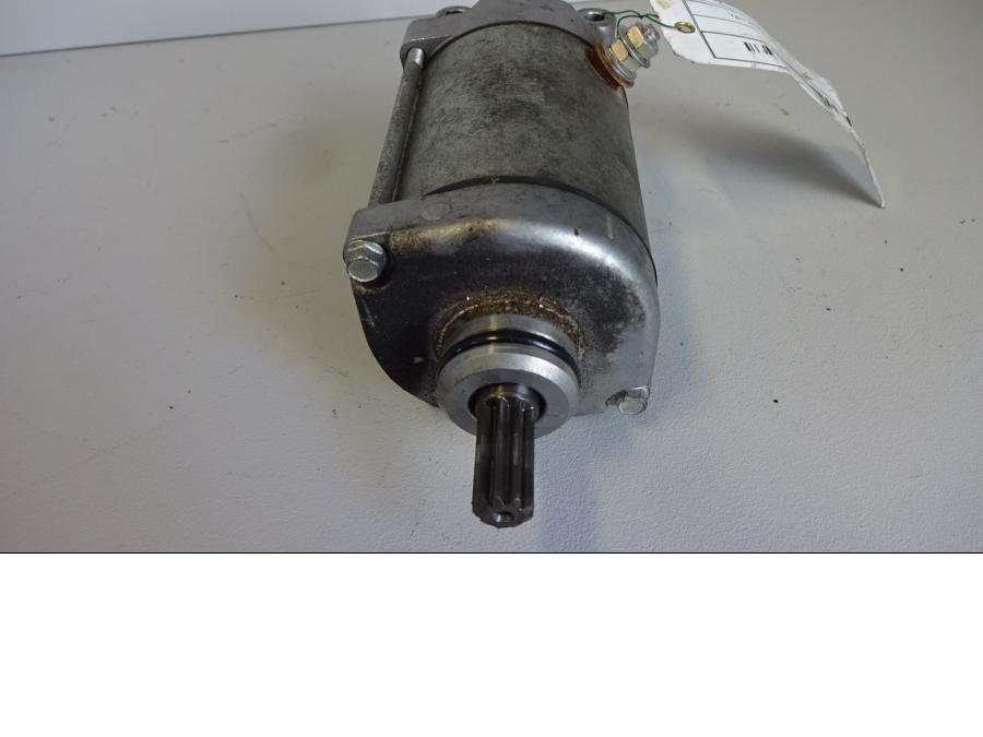 Vänster sida på Startmotor från en Yamaha FZ-1 N -2007 motorcykel.