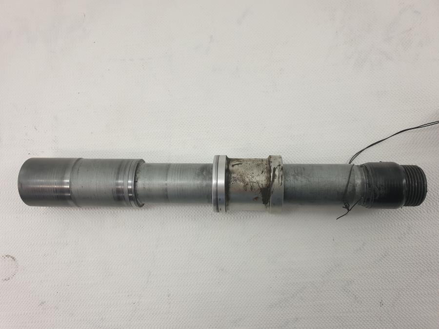 Baksidan på Axel från en BMW R 1200 GS -2006 motorcykel.