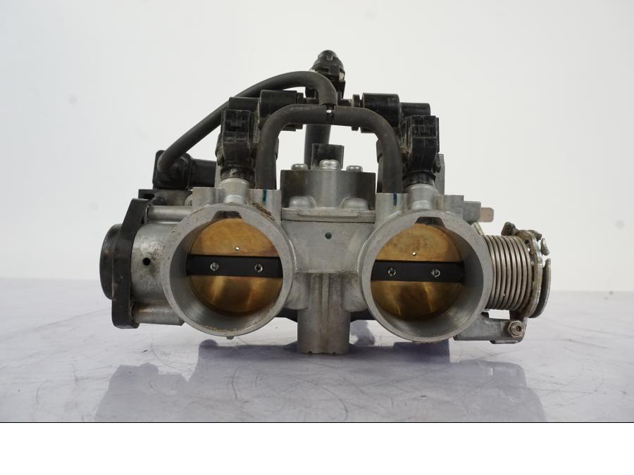 Baksidan på Spjällhus från en Honda CRF 1000 Africa Twin -2016 motorcykel.