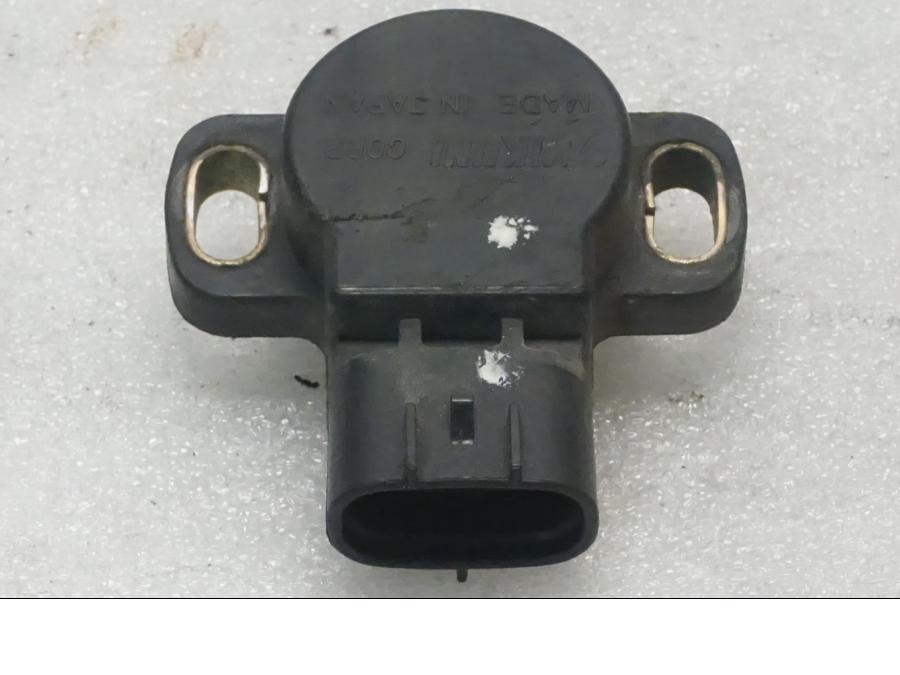 Baksidan på TPS från en Yamaha XVS 650 -2000 motorcykel.