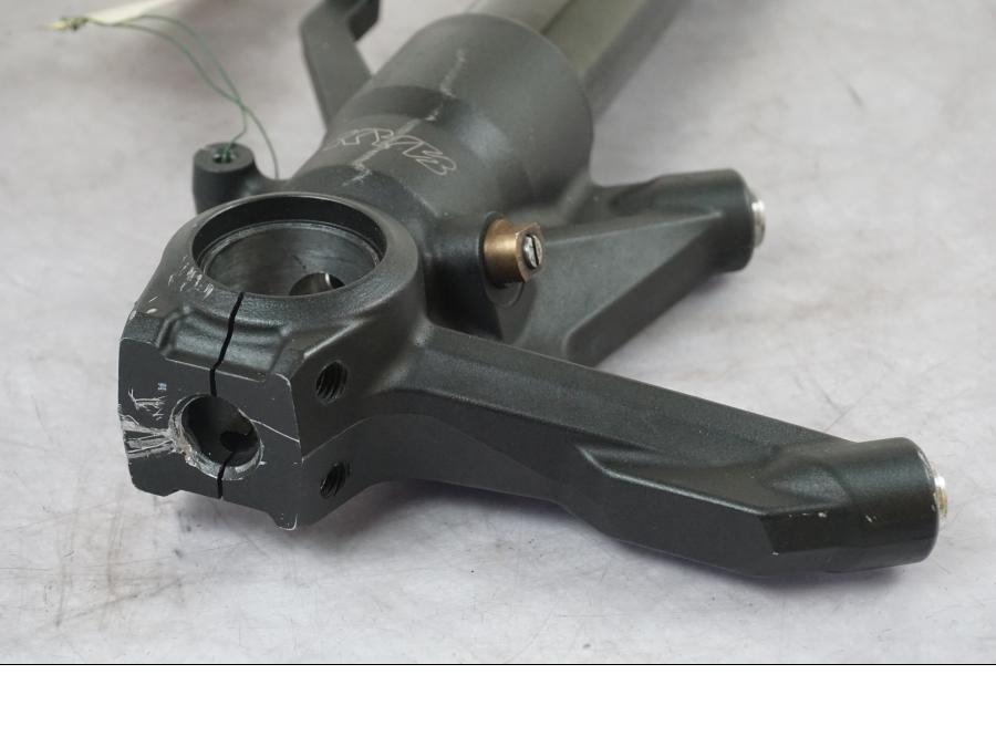 Baksidan på Gaffelben från en Kawasaki ZX-10R -2008 motorcykel.